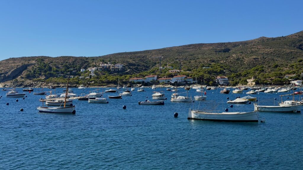 Fischerboote in der Bucht bei Cadaqués